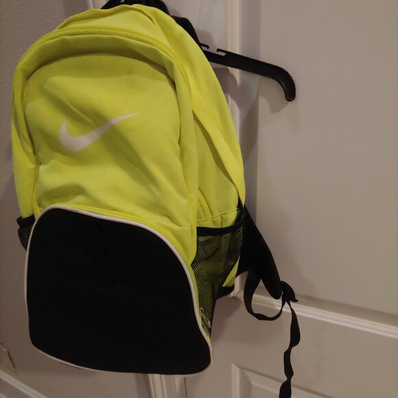 Nike Sportswear 25L Adults Backpack Travel Gym Neon Green - Picture 3 of 5